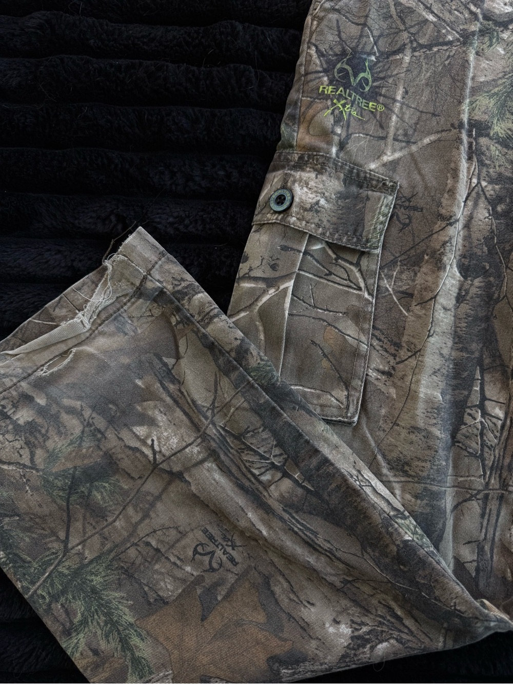 Realtree-Inspired Camo Cargo Pants - Picture 4 of 9